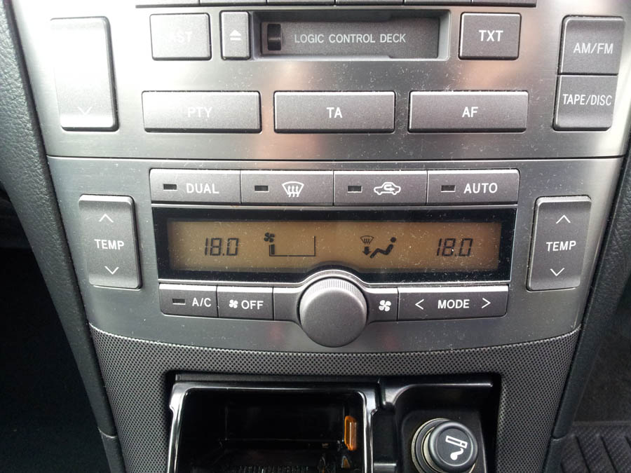 Toyota Avensis T3-X heater-control-switches